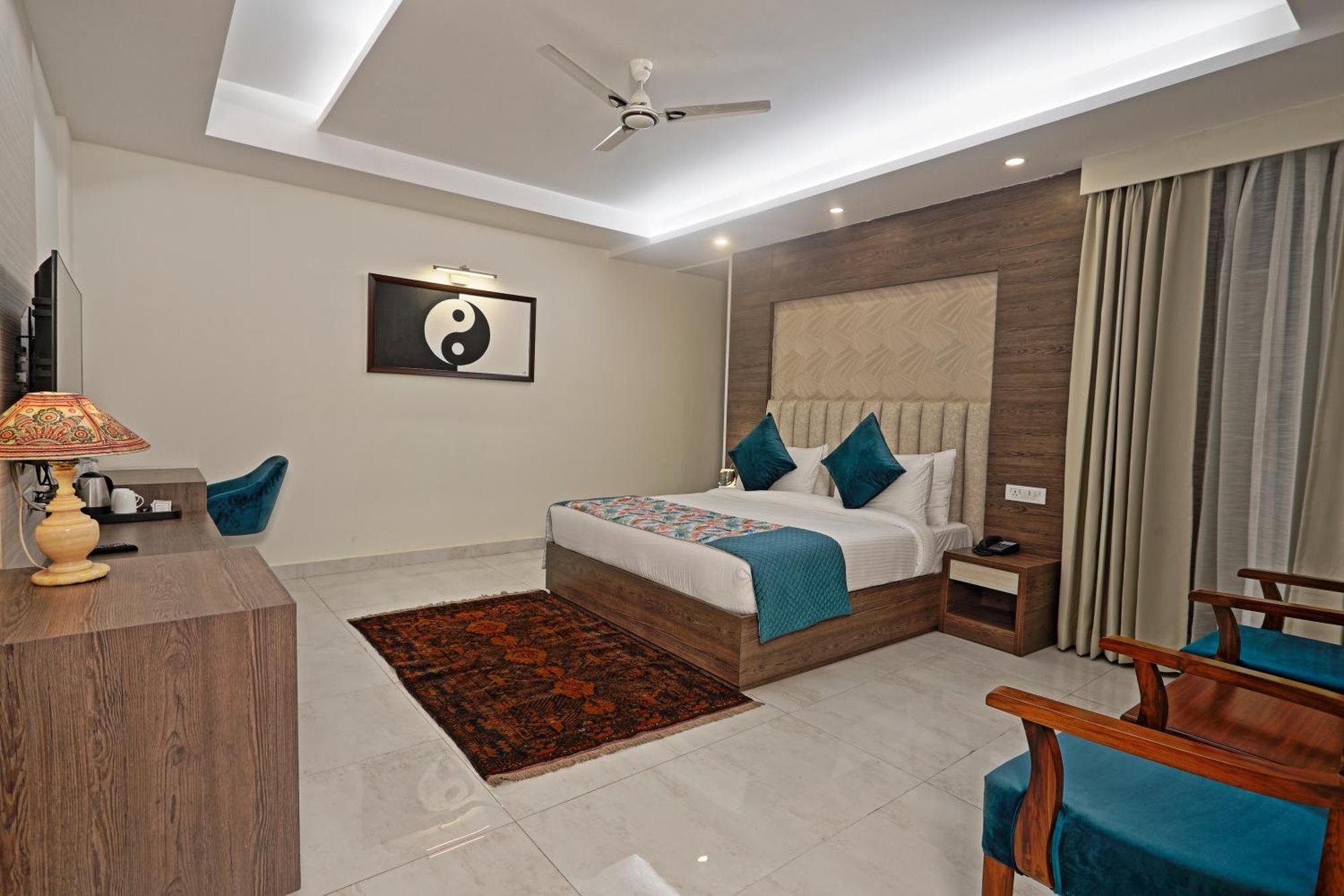 Hotel Cardinal Oxmo Delhi Airport 뉴델리 외부 사진