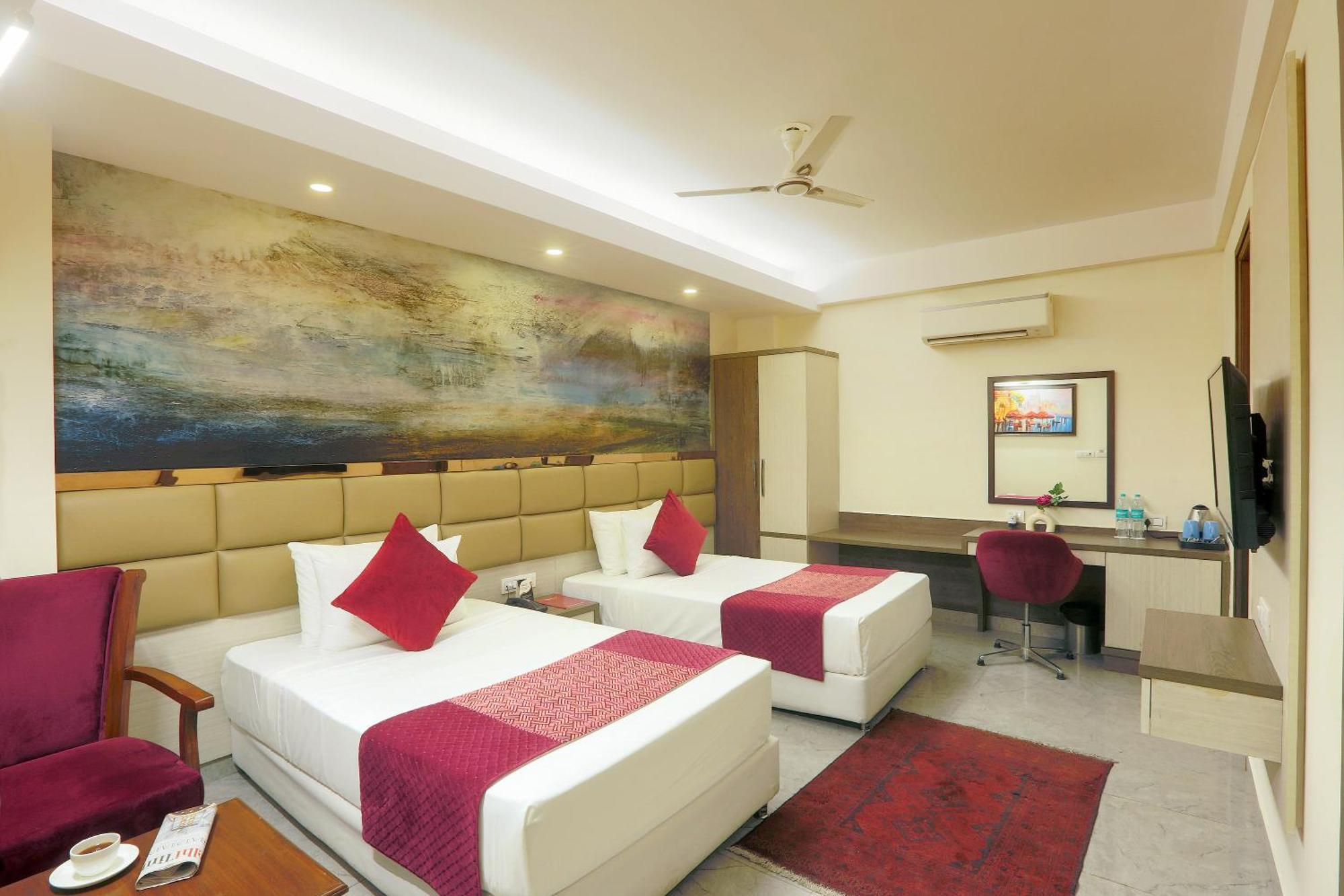 Hotel Cardinal Oxmo Delhi Airport 뉴델리 외부 사진