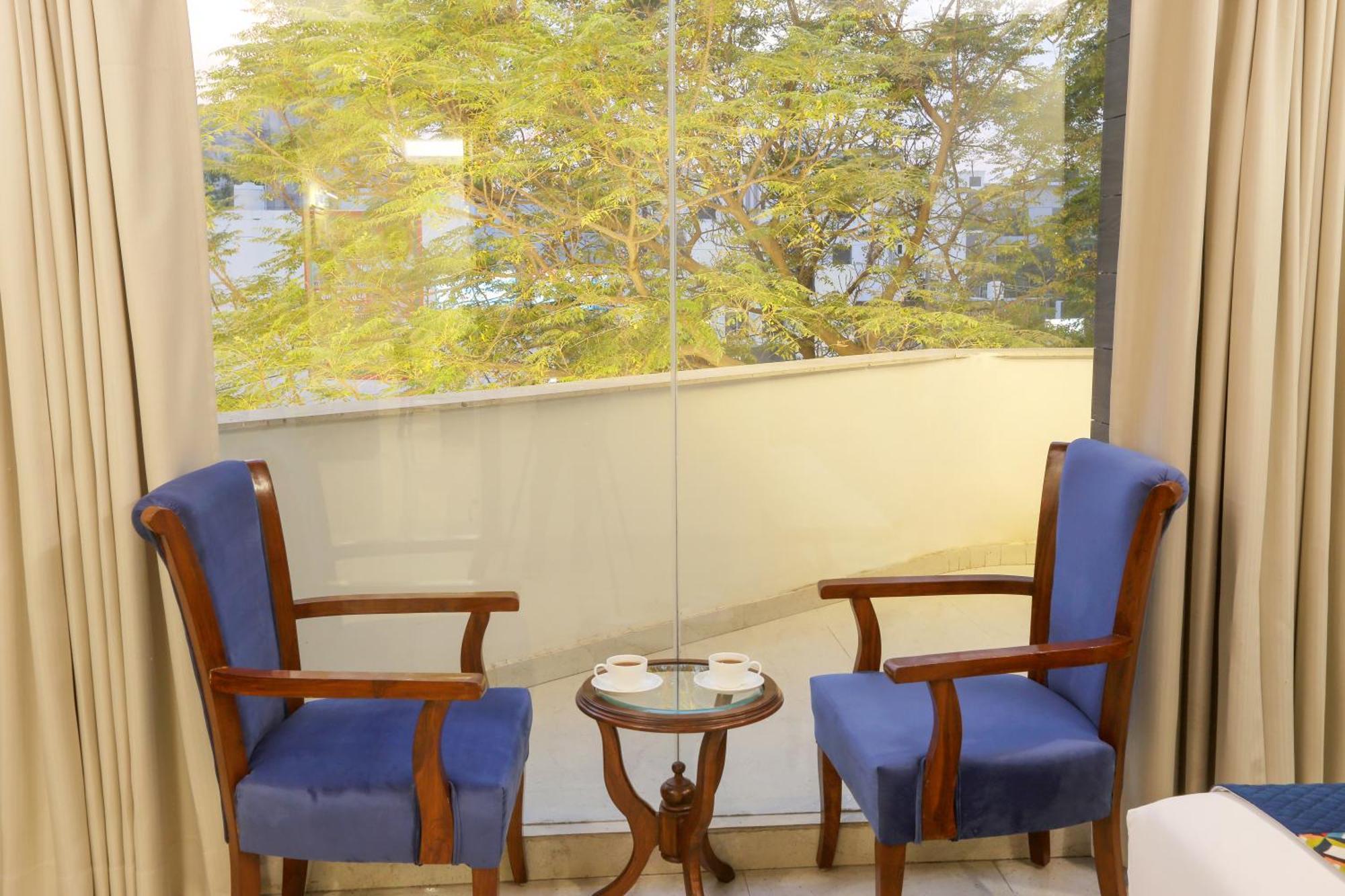 Hotel Cardinal Oxmo Delhi Airport 뉴델리 외부 사진