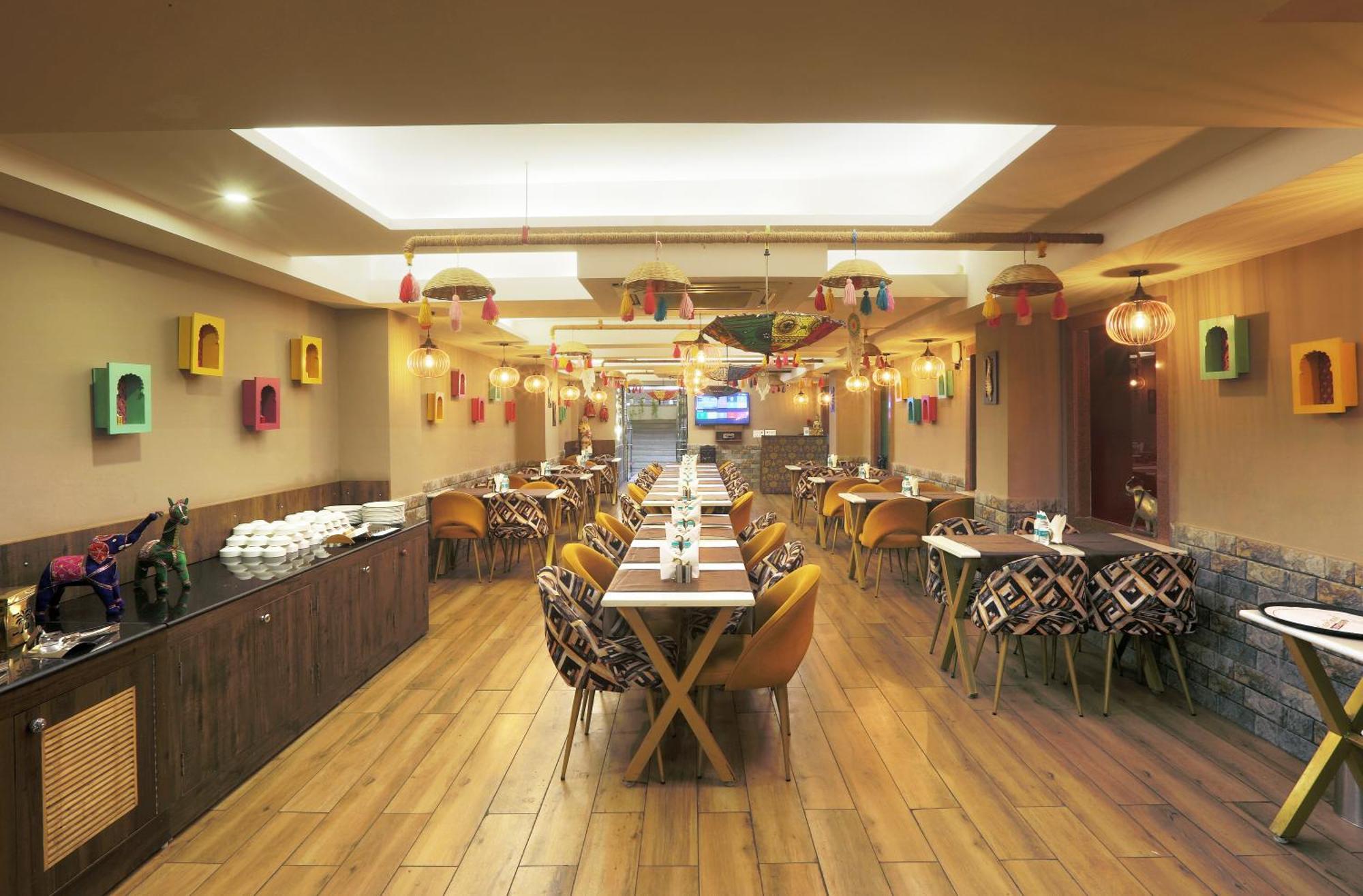 Hotel Cardinal Oxmo Delhi Airport 뉴델리 외부 사진