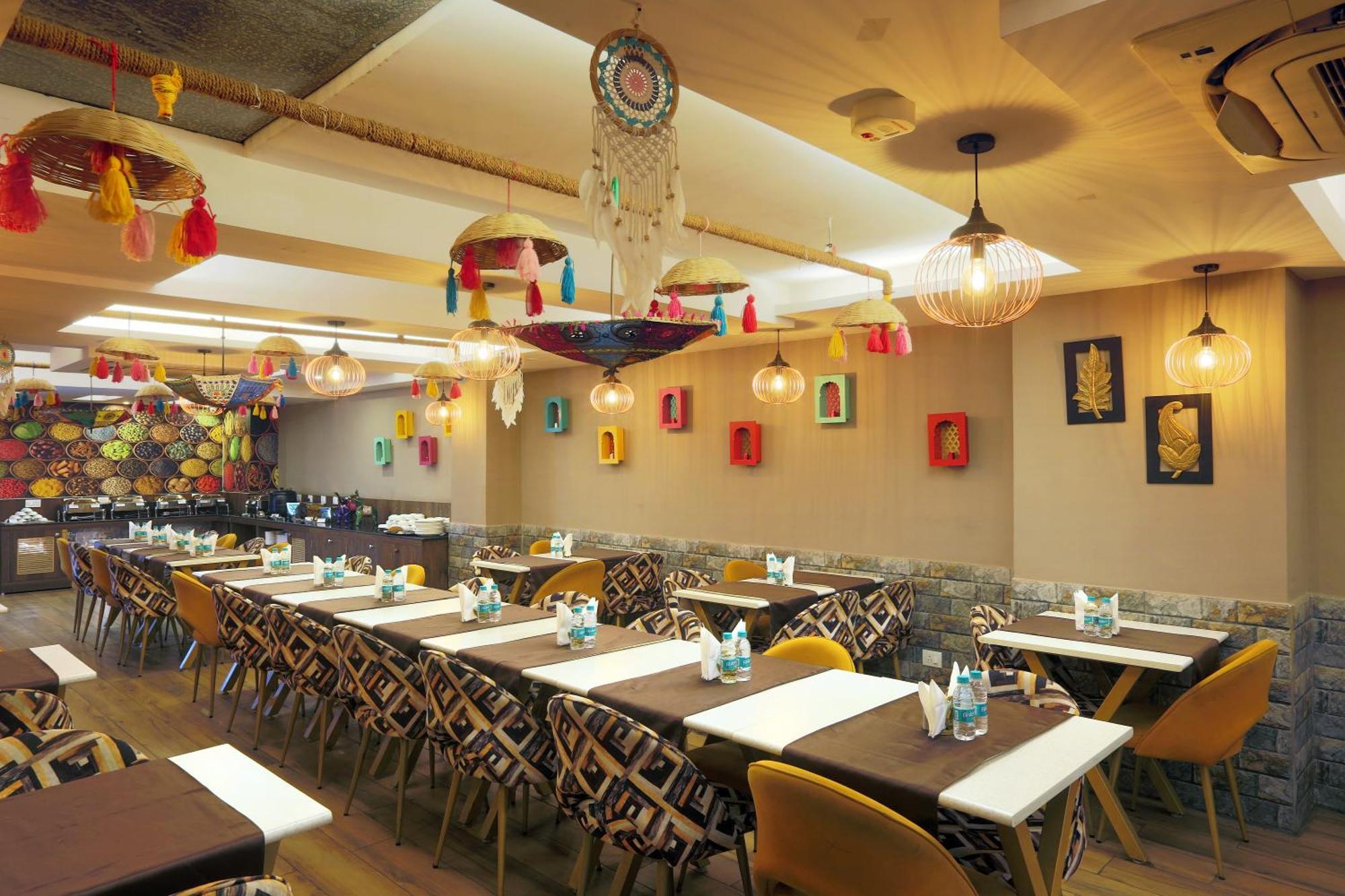 Hotel Cardinal Oxmo Delhi Airport 뉴델리 외부 사진
