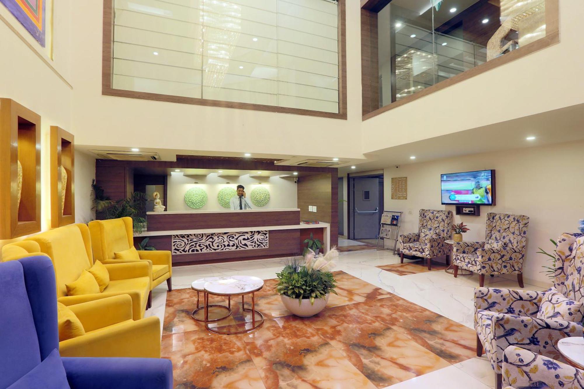 Hotel Cardinal Oxmo Delhi Airport 뉴델리 외부 사진
